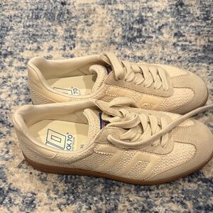 NWT Back 70 sneakers